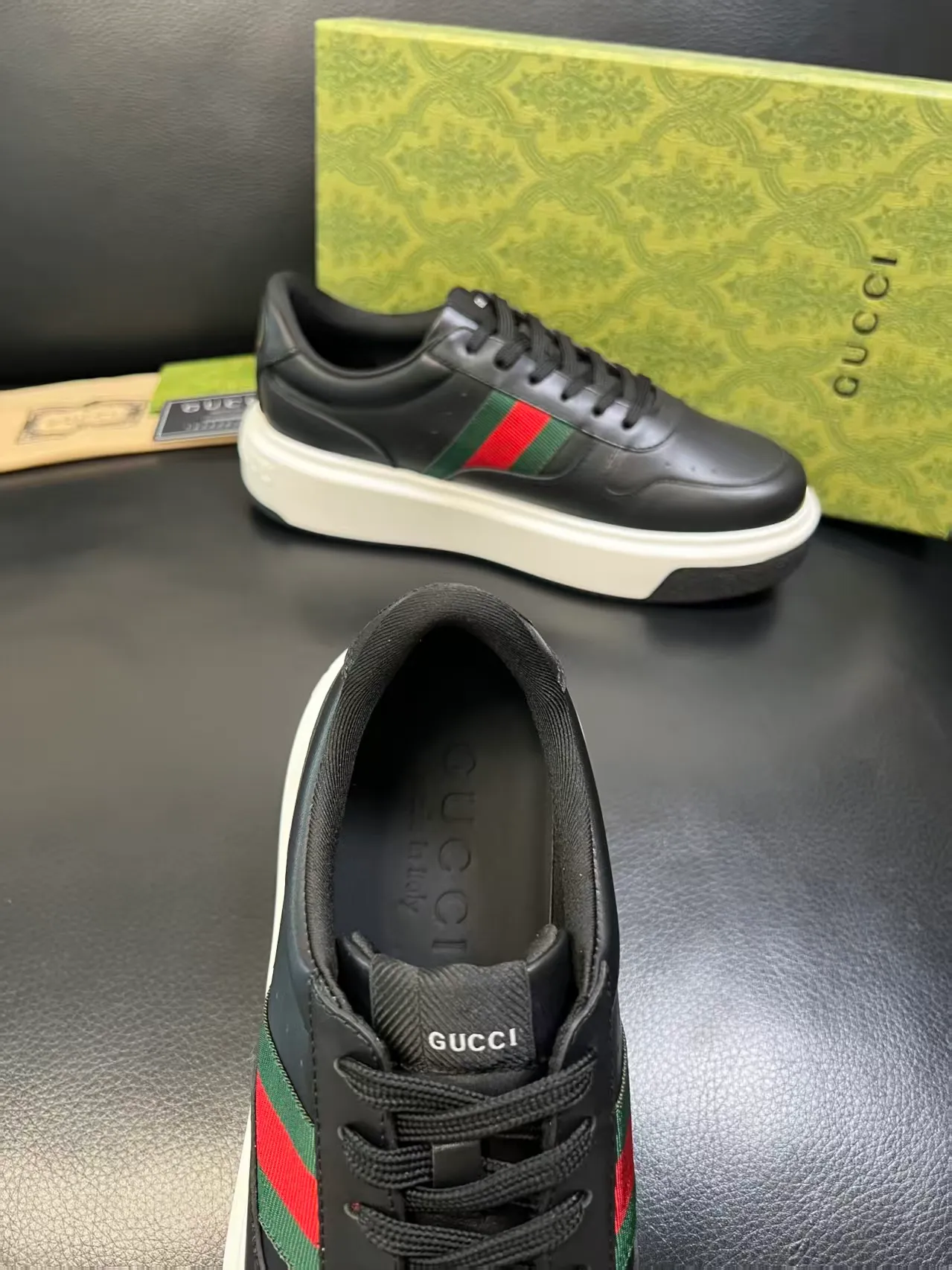 Factory price: 460💰. Gucci's new men's shoes GUCCI [Lightning] latest shoes are shipped. Original quality, fashionable, special materials, sheepskin lining, new packaging. The foot feels super comfortable and the workmanship is impeccable. Size: 38-44, customized 45